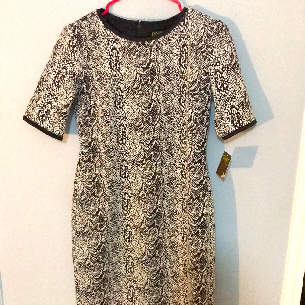 NWT Black and White Fitted Shortsleeve Taylor Petite Dress